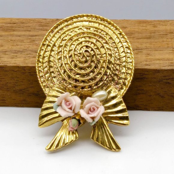 1928 Floral Summer Hat Brooch, Vintage Romantic Lapel Pin with Bisque Roses on G - Picture 1 of 4